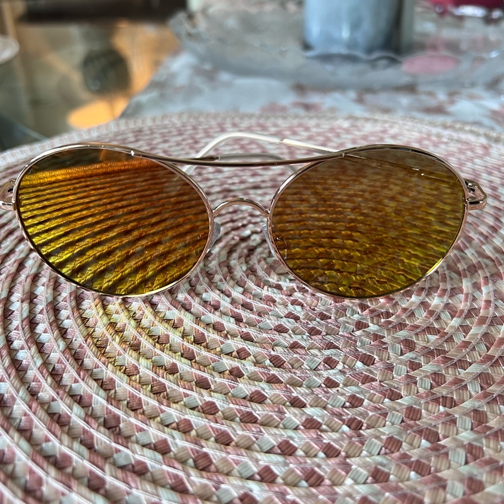 Chic Gold Frame Sunglasses with Amber Lenses
